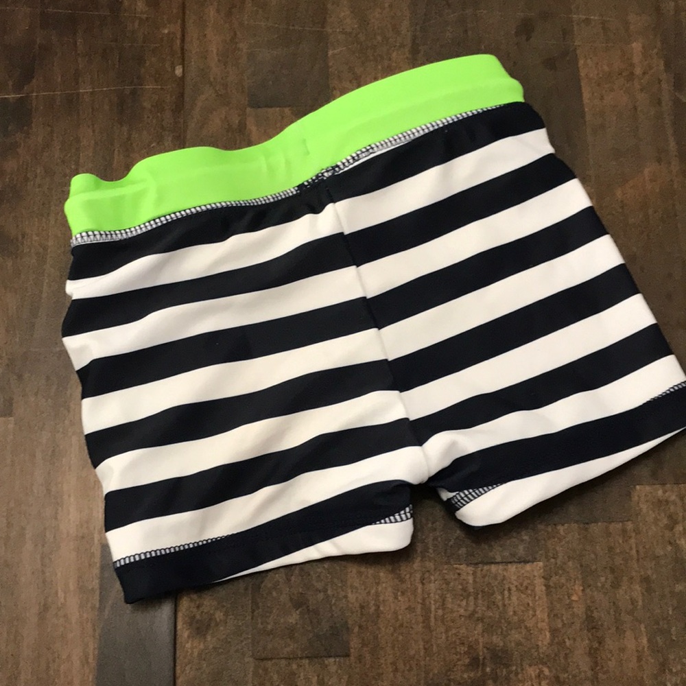 Koala Kids alligator rash guard/swim trunks - Picture 4 of 4